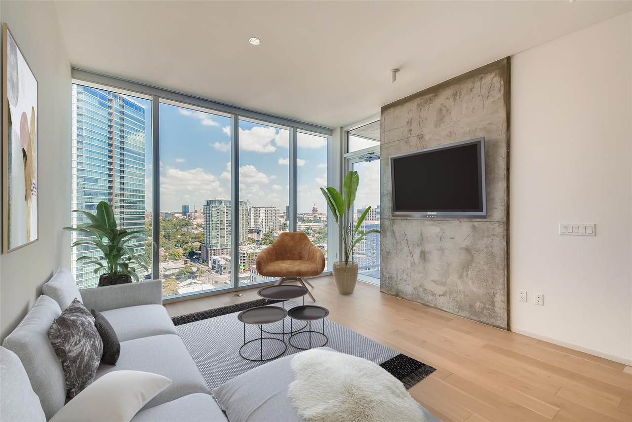 301 West Ave - Photo 1