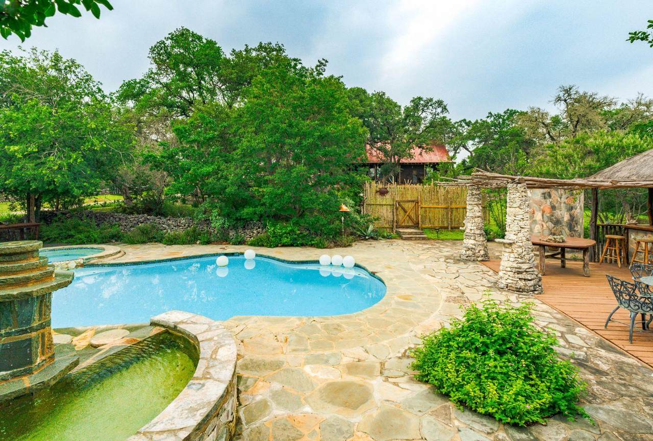 https://bt-photos.global.ssl.fastly.net/austin/1280_boomver_2_1890589-2.jpg