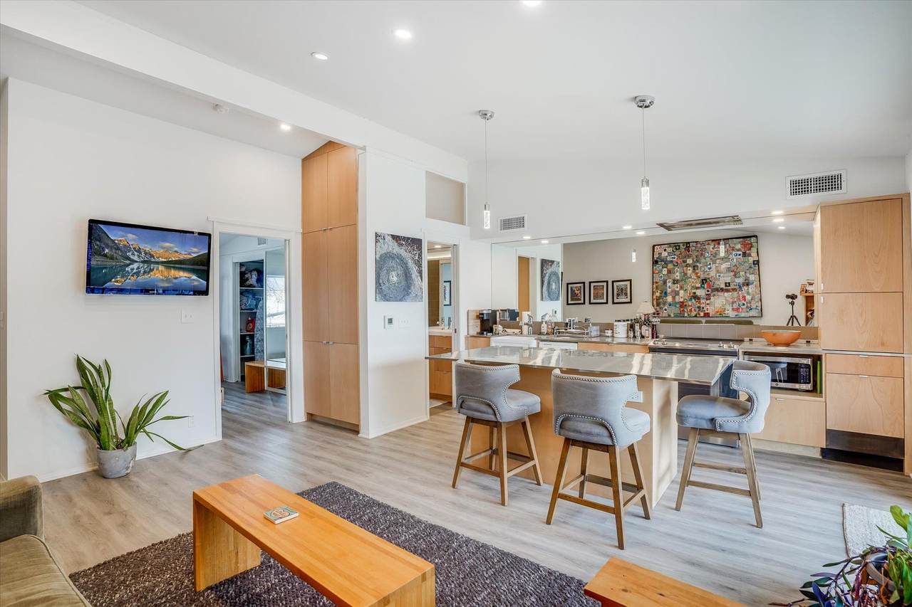 1304 Mariposa Dr - Photo 1