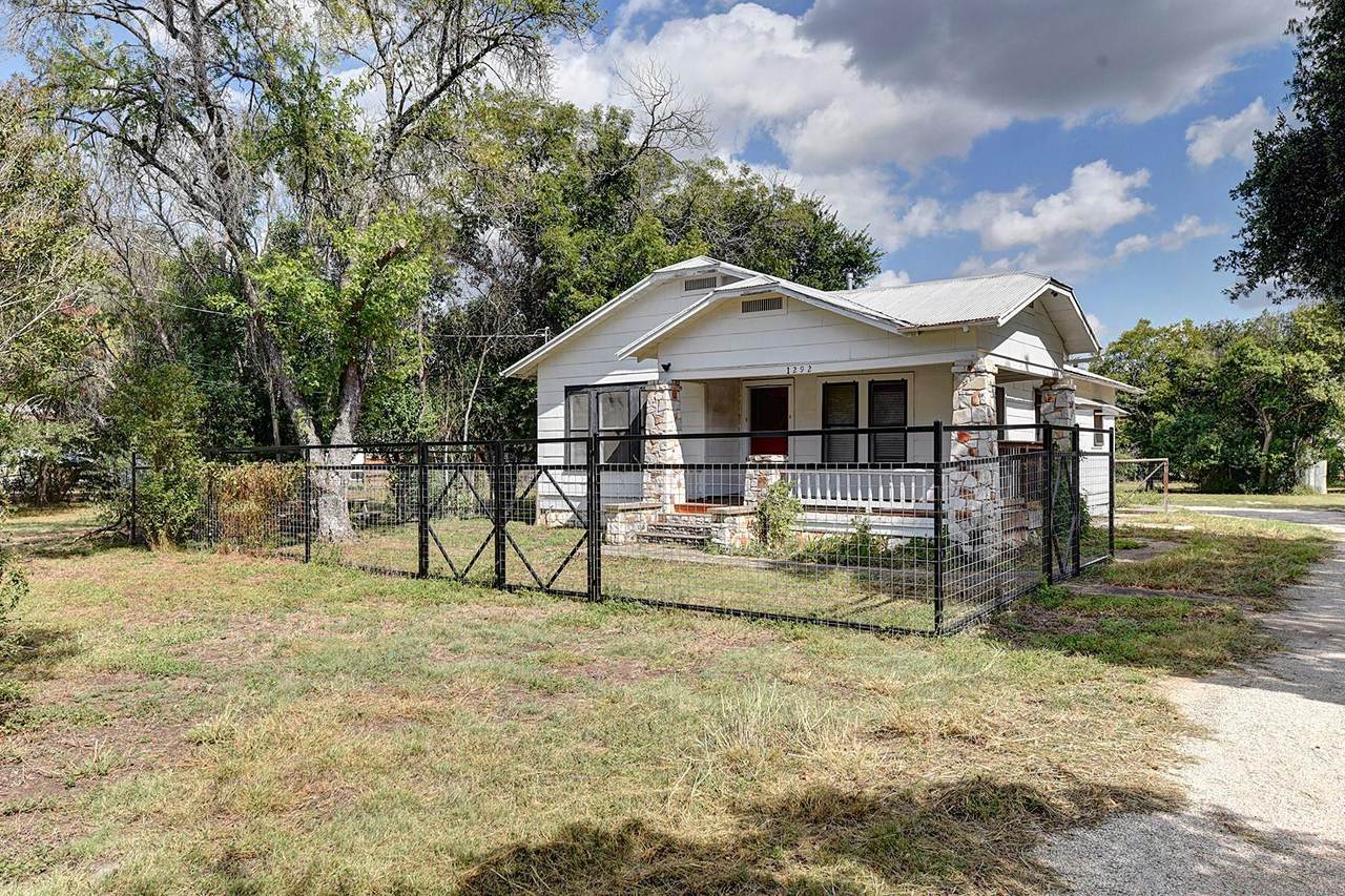 1292 I-35 - Photo 1