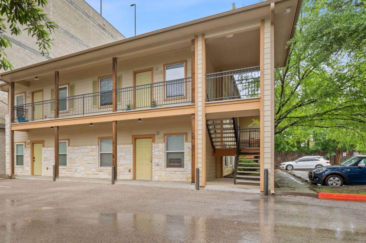2106 Cullen Ave - Photo 1