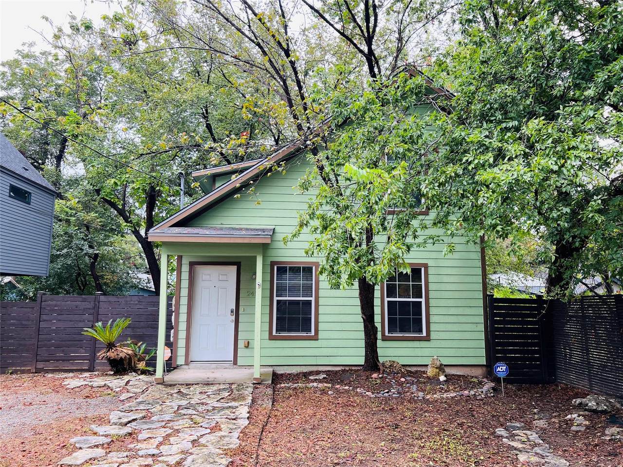 2409 Santa Rosa St - Photo 1