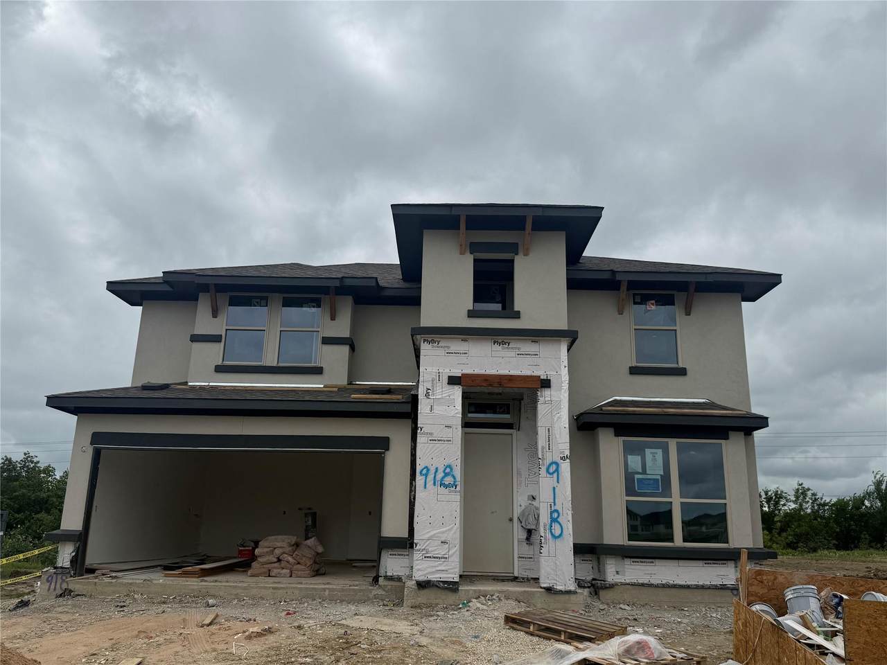 918 Kapok St - Photo 1