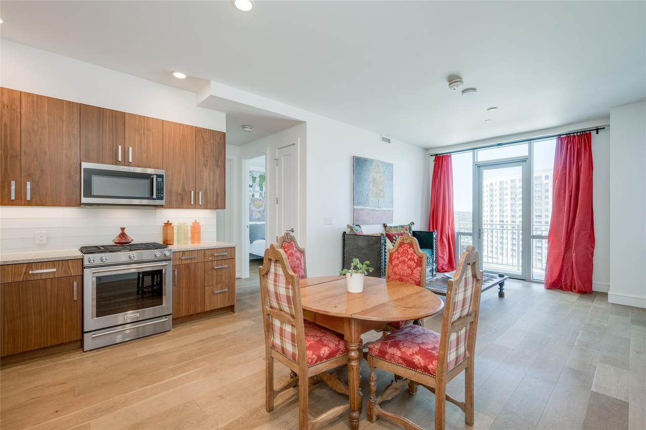 222 West Ave - Photo 1