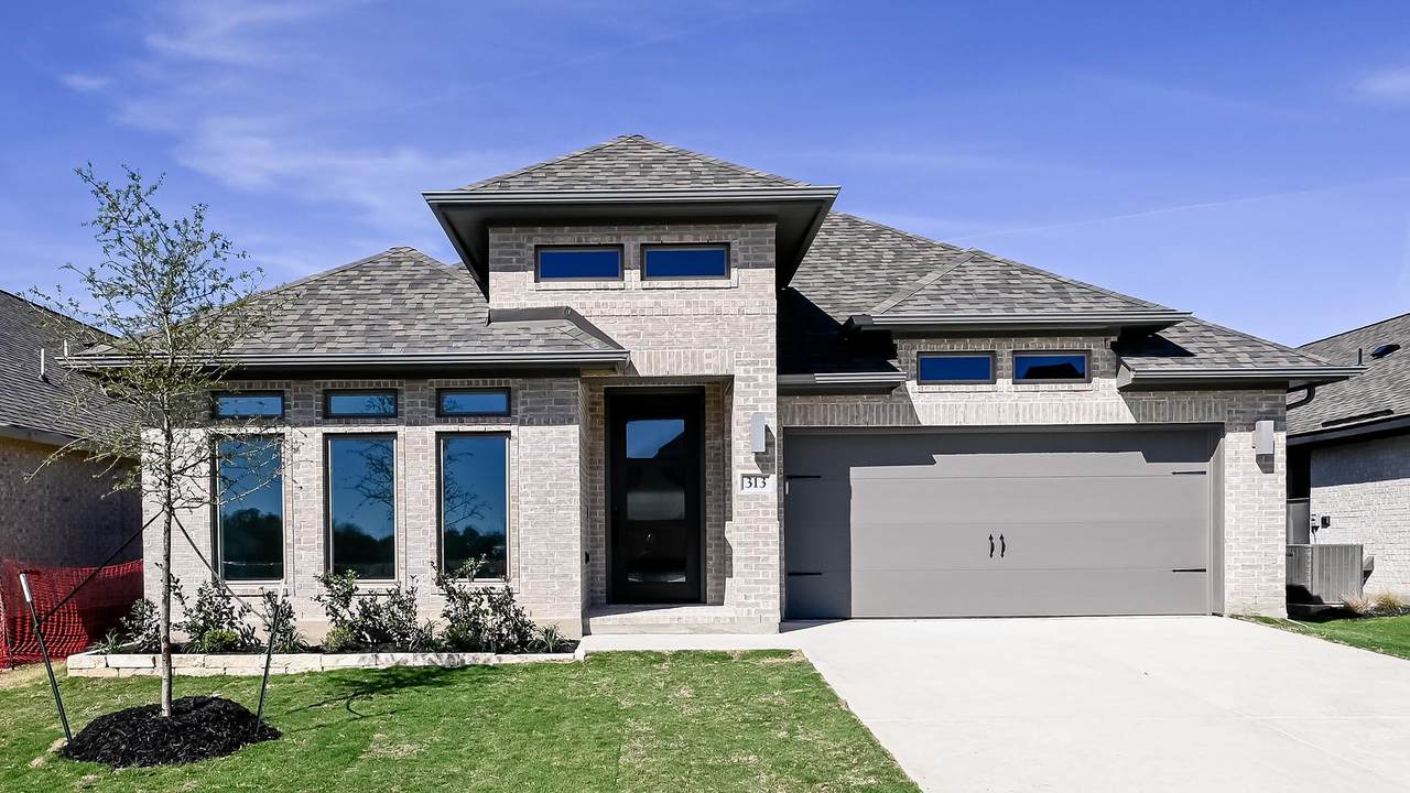 313 Foxfire Cv - Photo 1