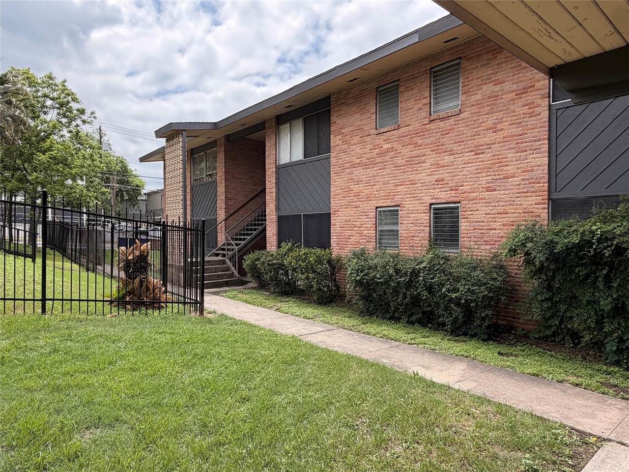 3304 Red River St - Photo 1