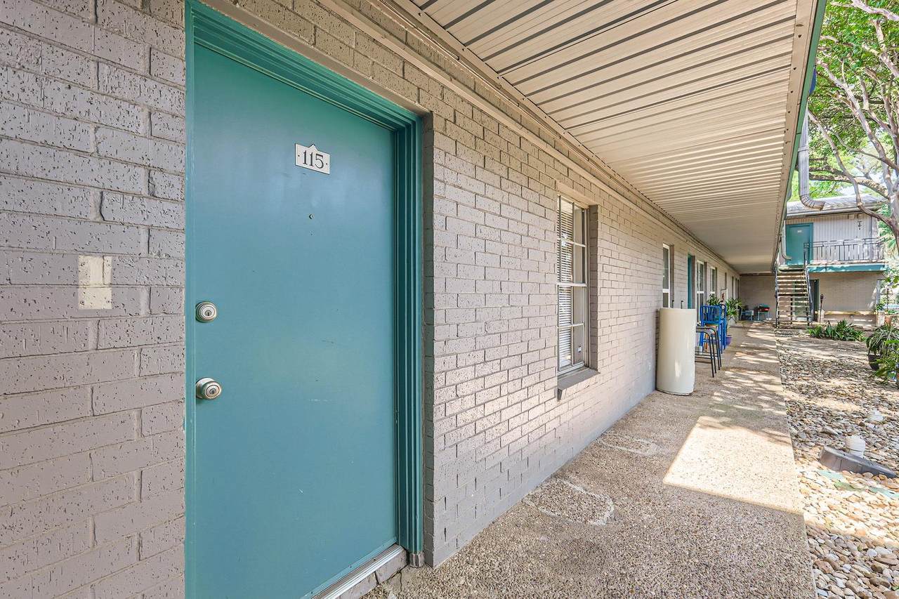 300 Crockett St - Photo 1