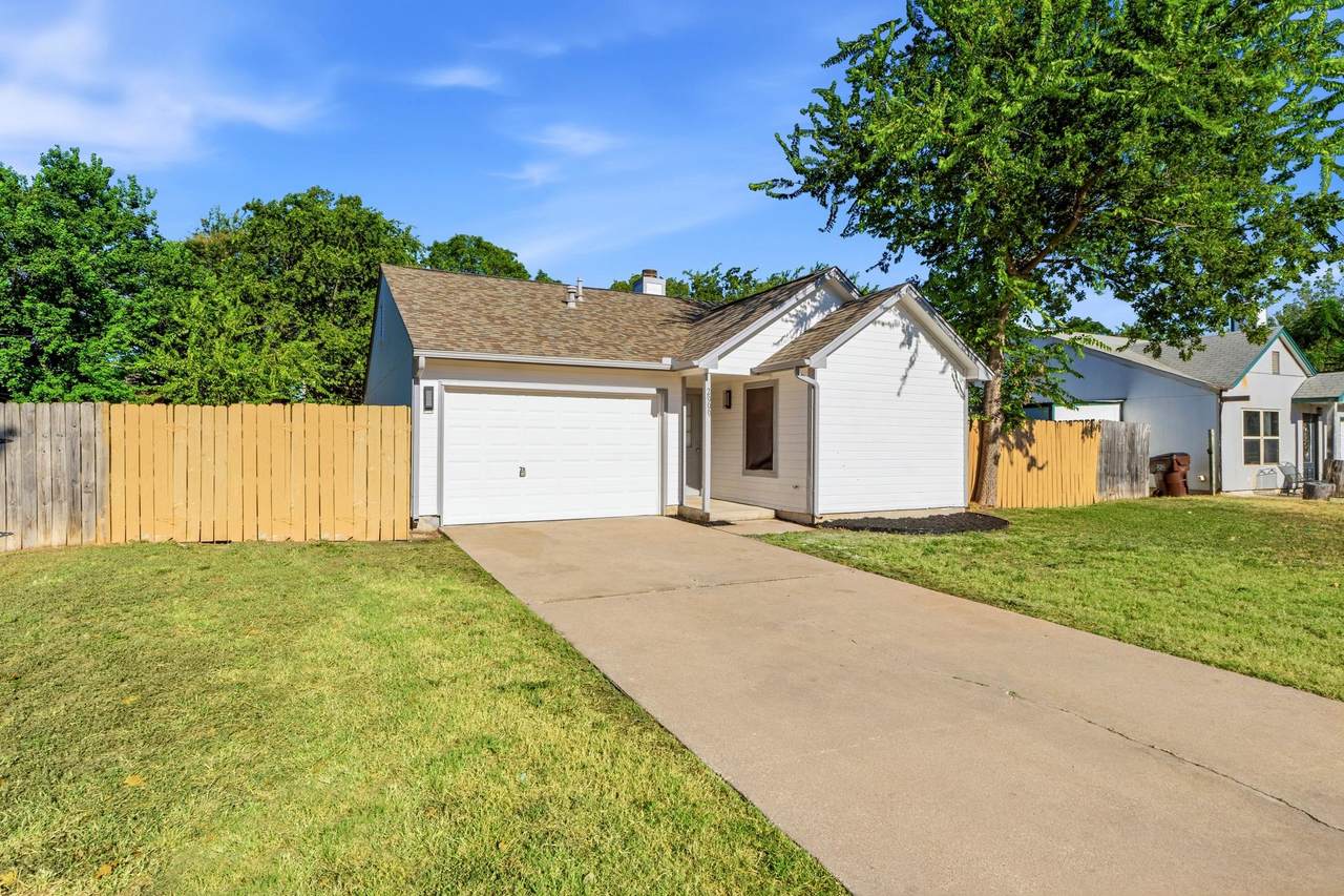 2000 Andover Dr - Photo 1