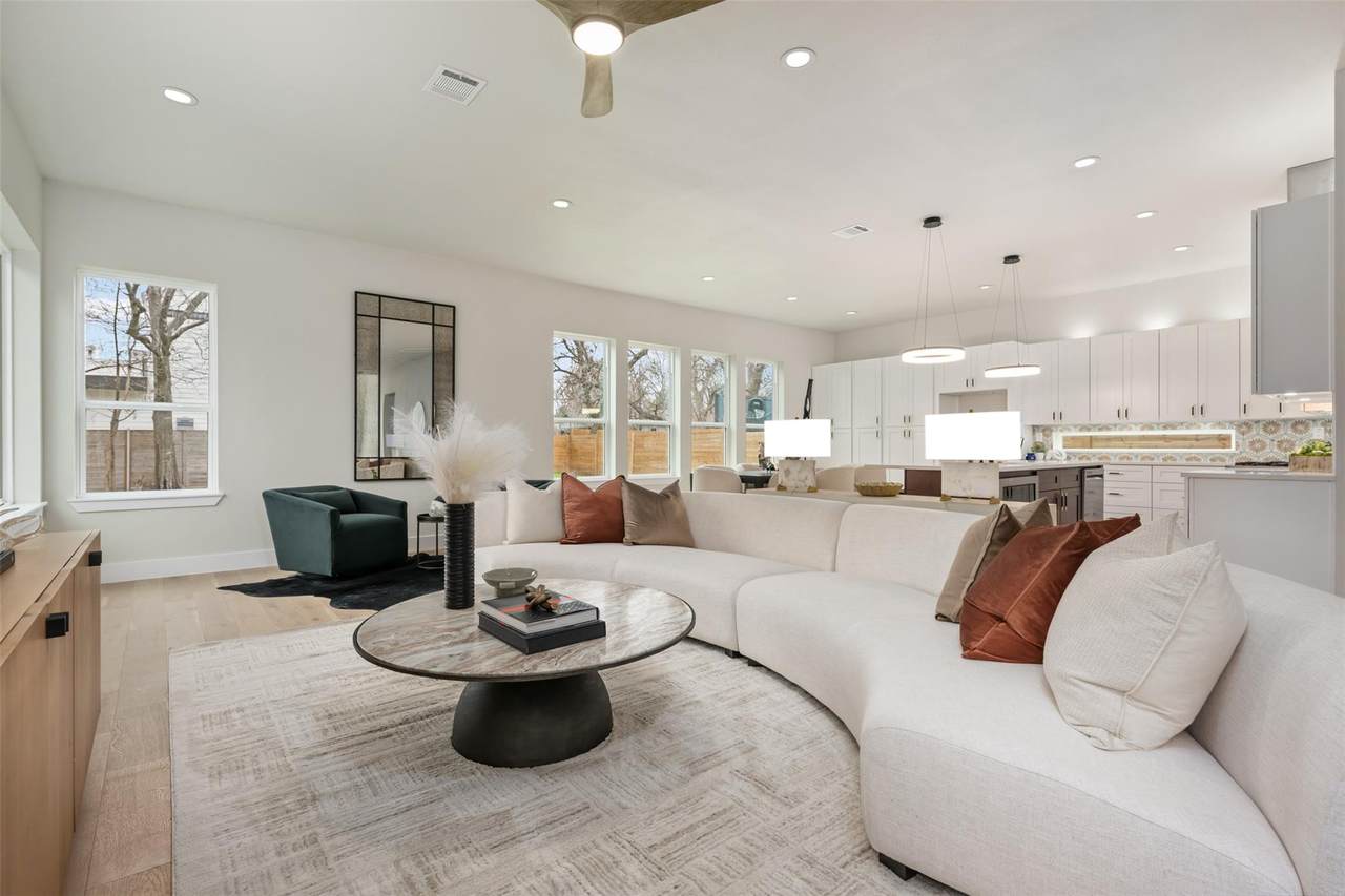 1004 Karen Ave - Photo 1