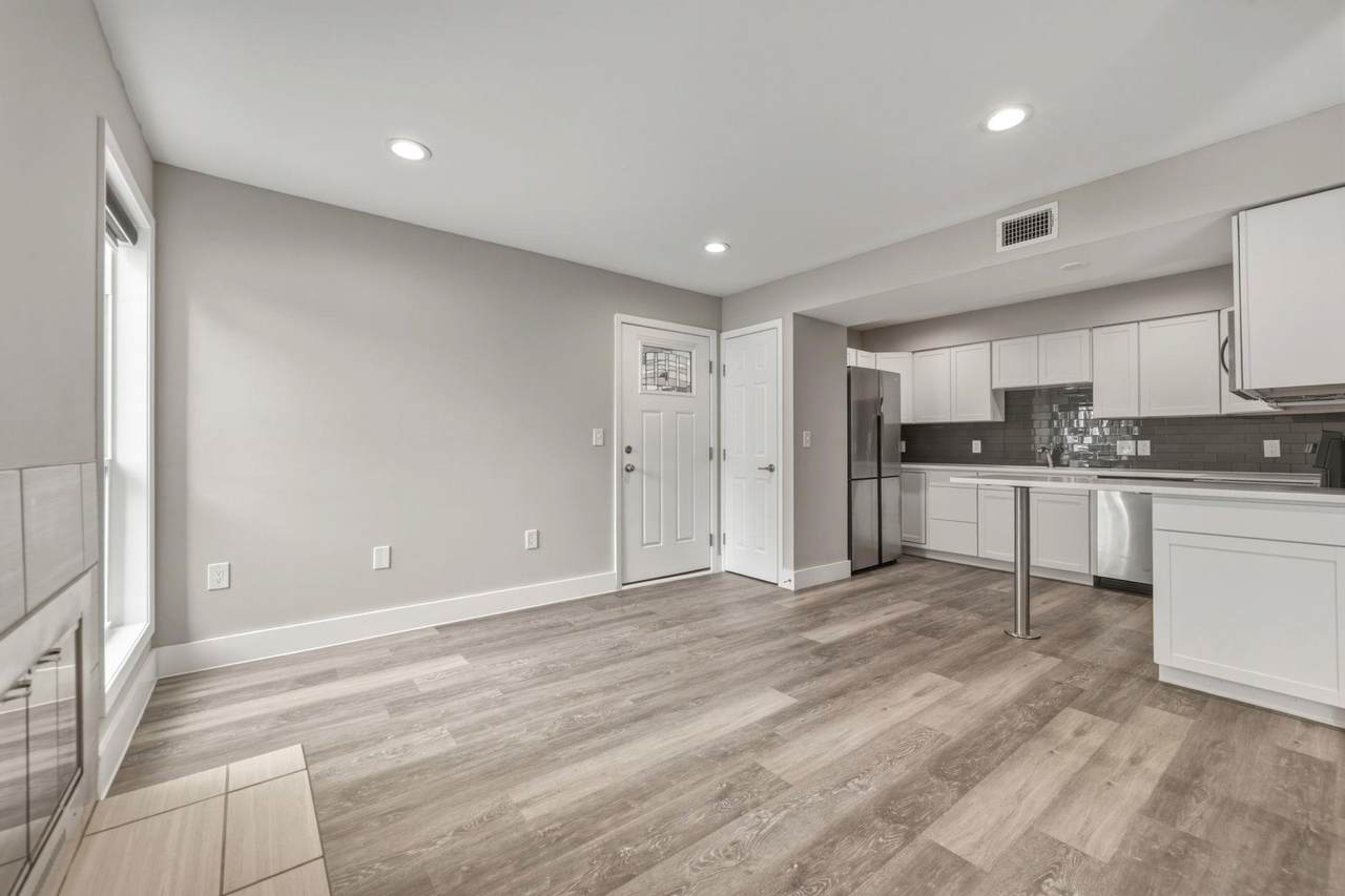 935 La Posada Dr - Photo 1