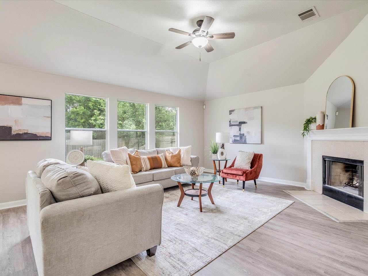 105 Plumbago Dr - Photo 1