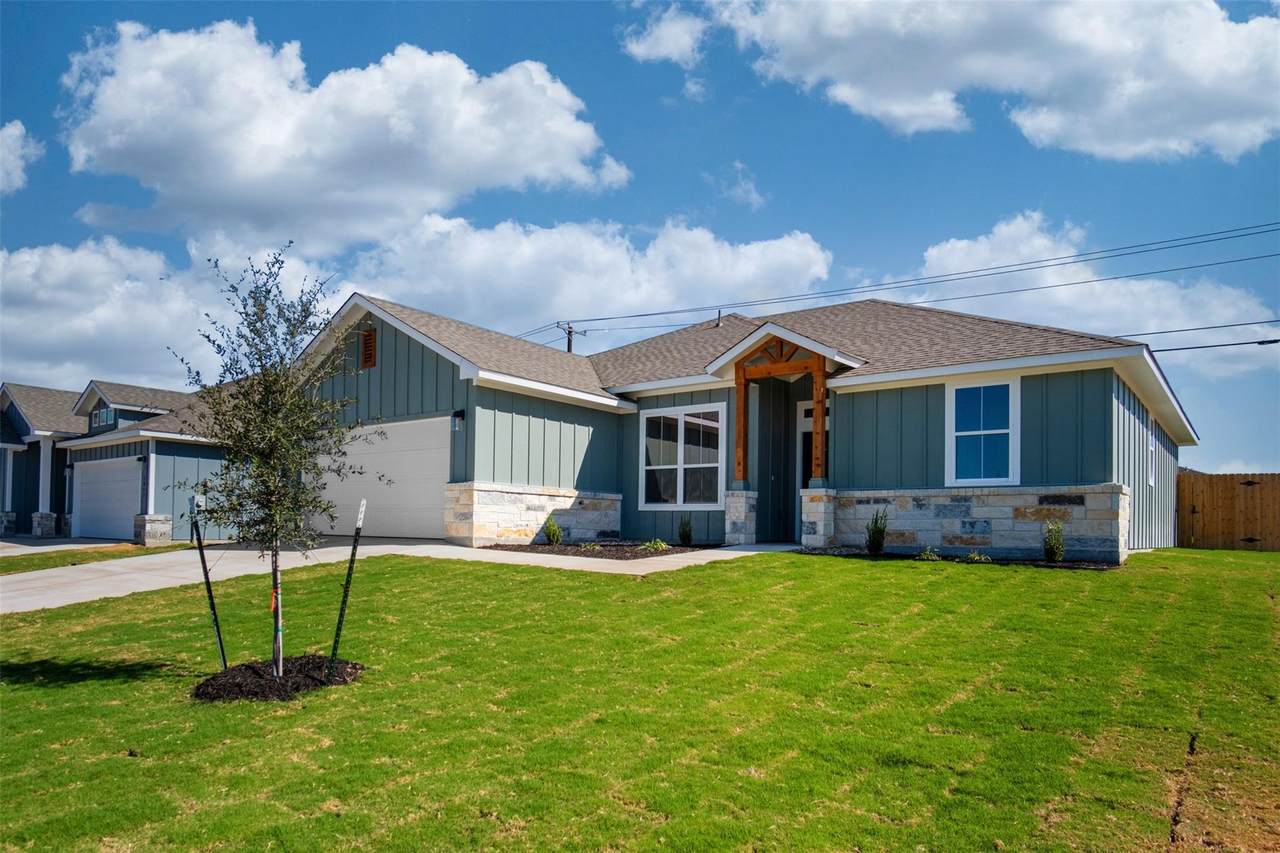 1013 Lago Azul Ln - Photo 1