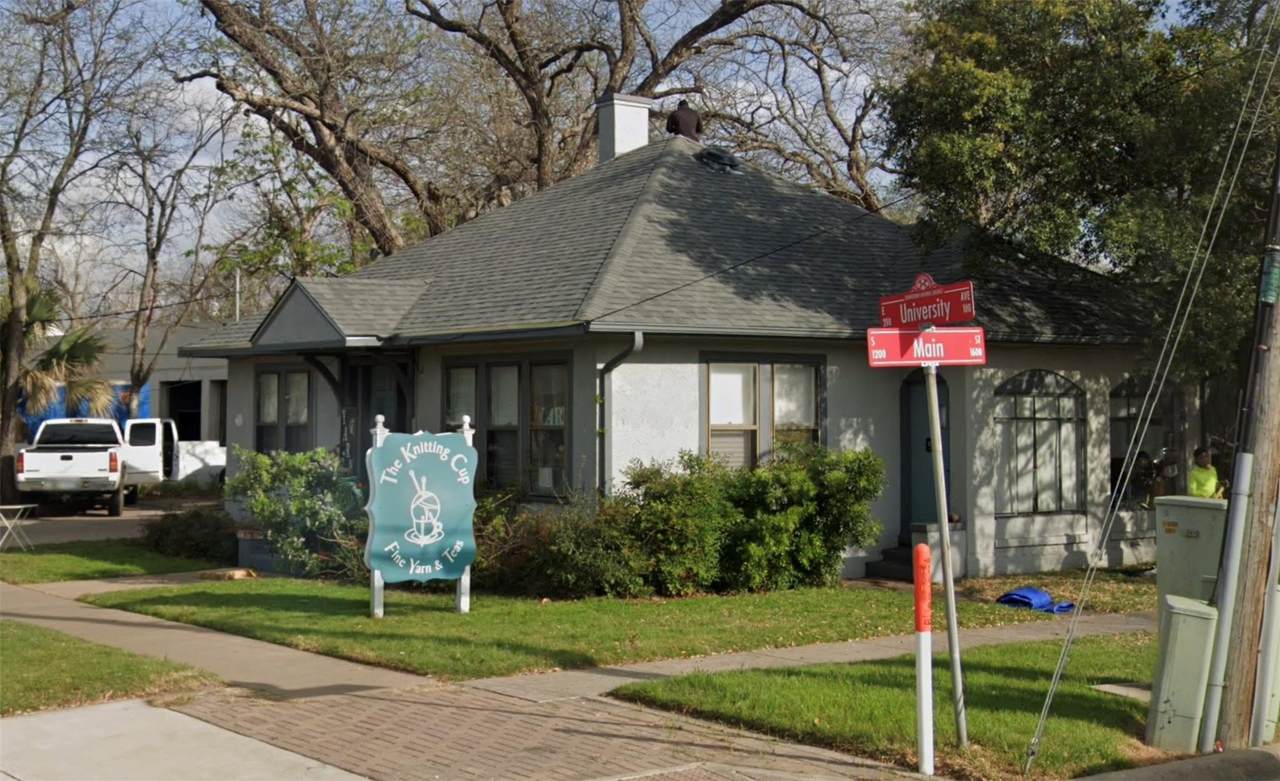 102 University Ave - Photo 1