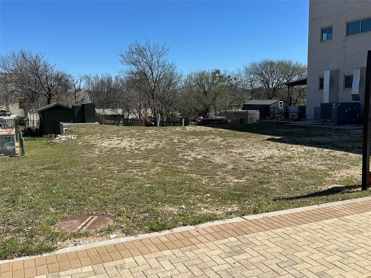 209 Brown St - Photo 1