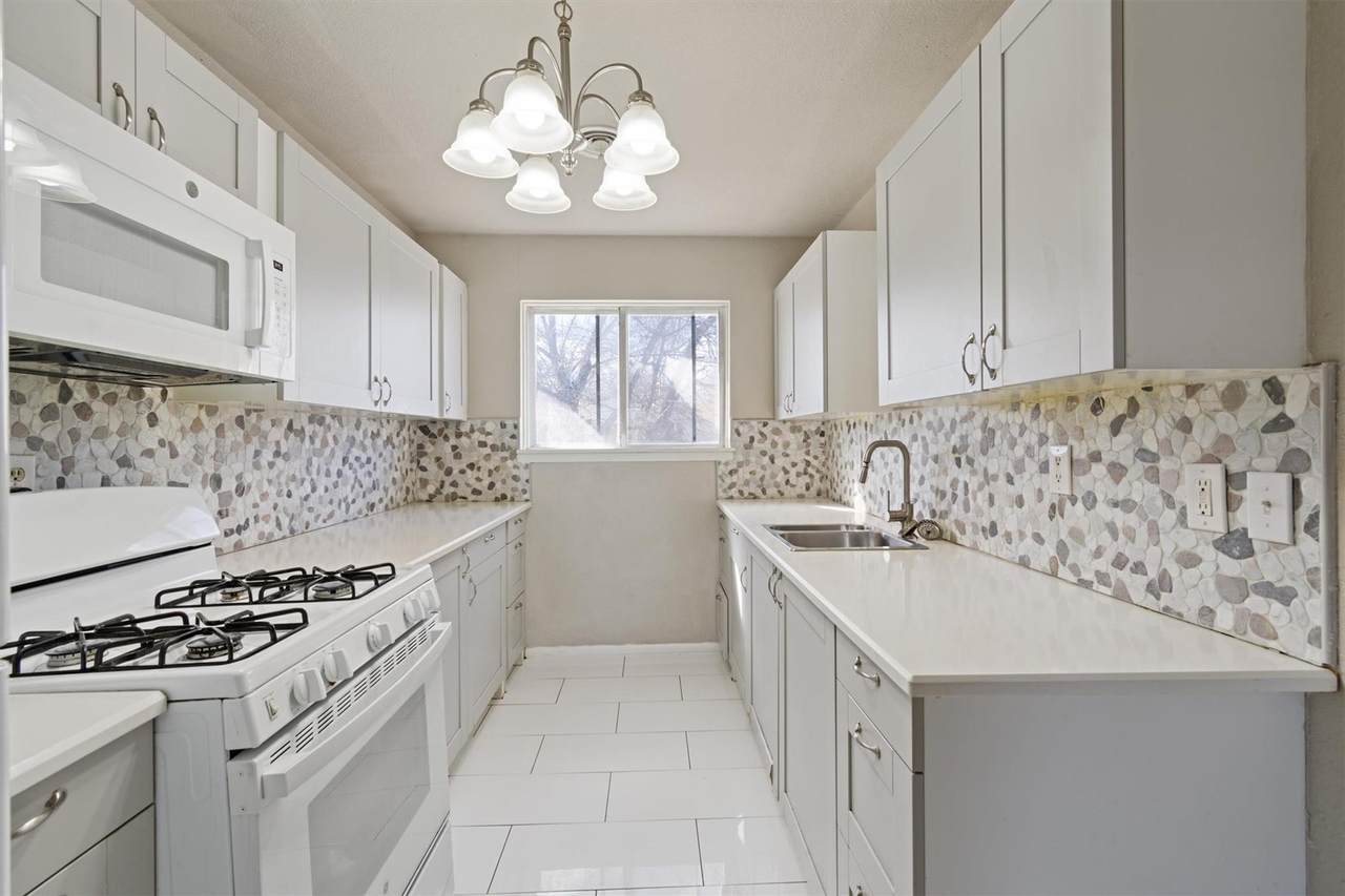 703 13th St - Photo 1