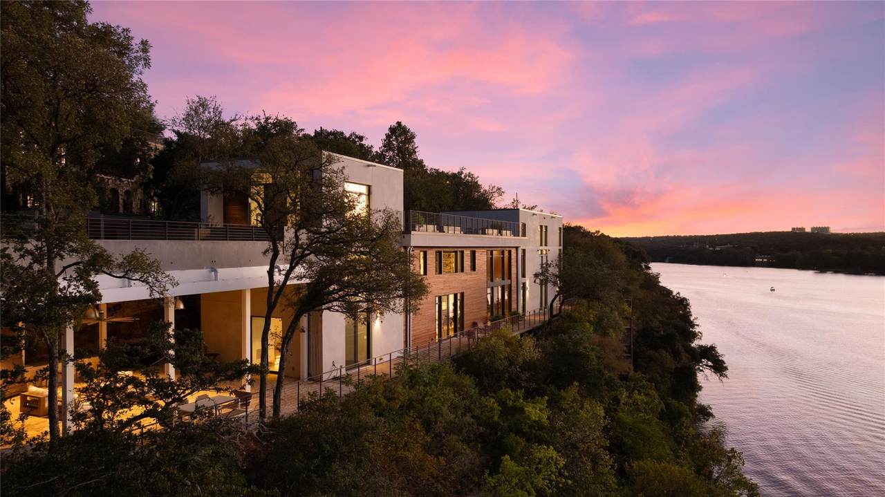 2200 Scenic Dr - Photo 1