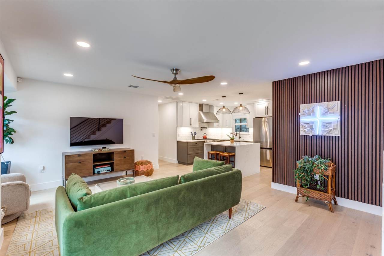 2209 Fair Oaks Dr - Photo 1