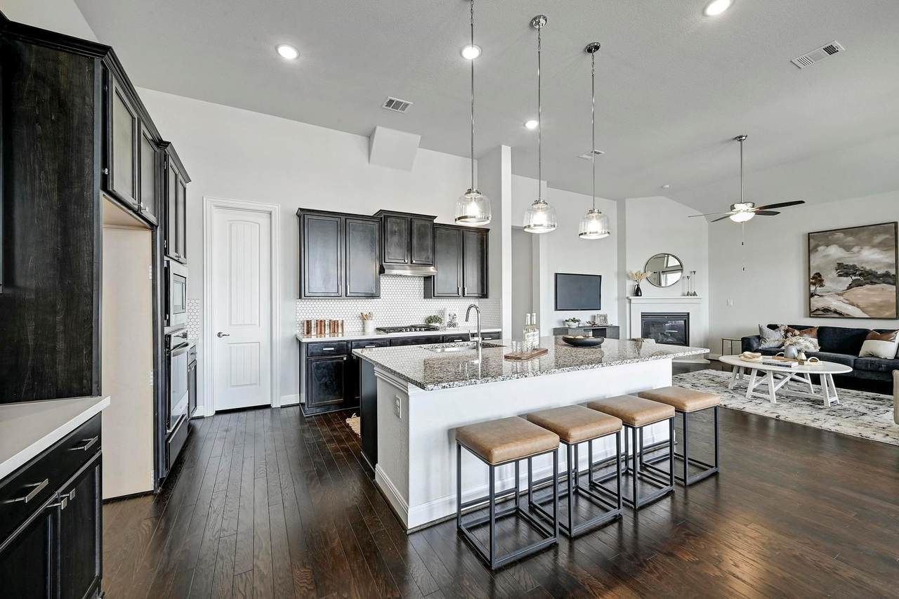 2033 Elk Creek Dr - Photo 1