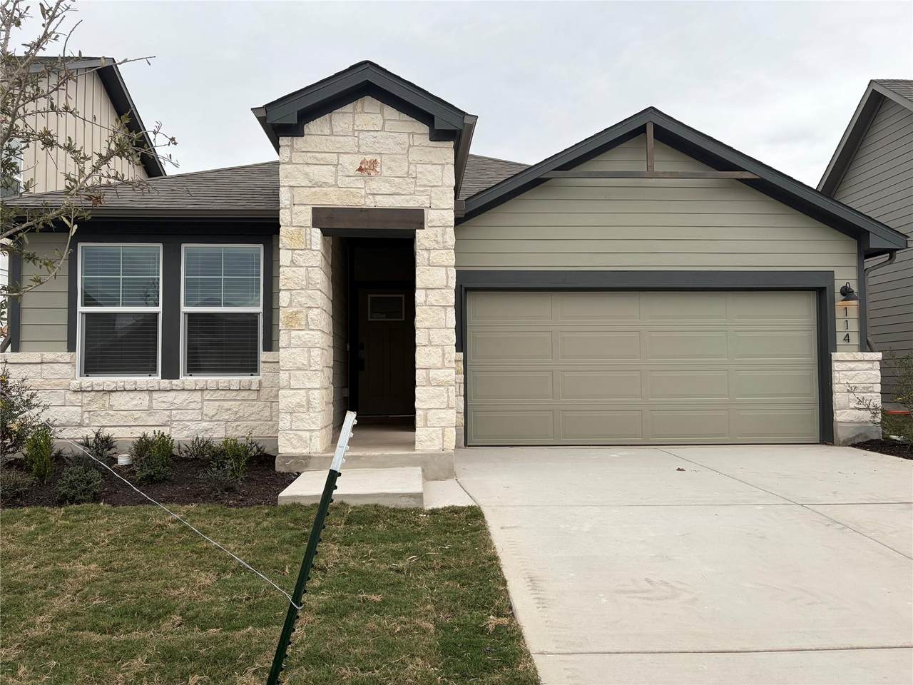 114 Holmby Dr - Photo 1