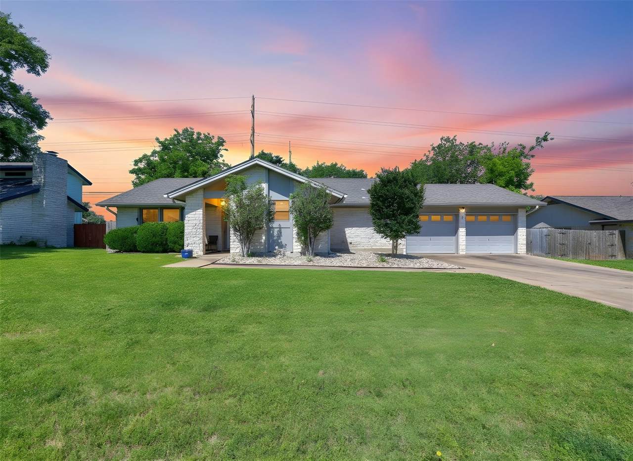 1002 Deep Wood Dr - Photo 1