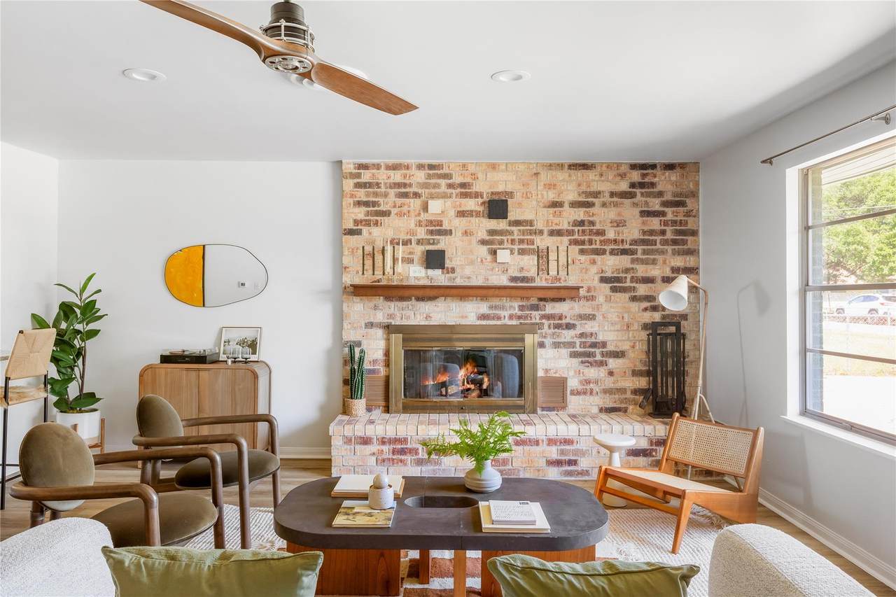 304 Bee St - Photo 1