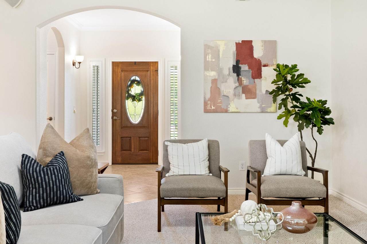 900 Heritage Oaks Bnd - Photo 1