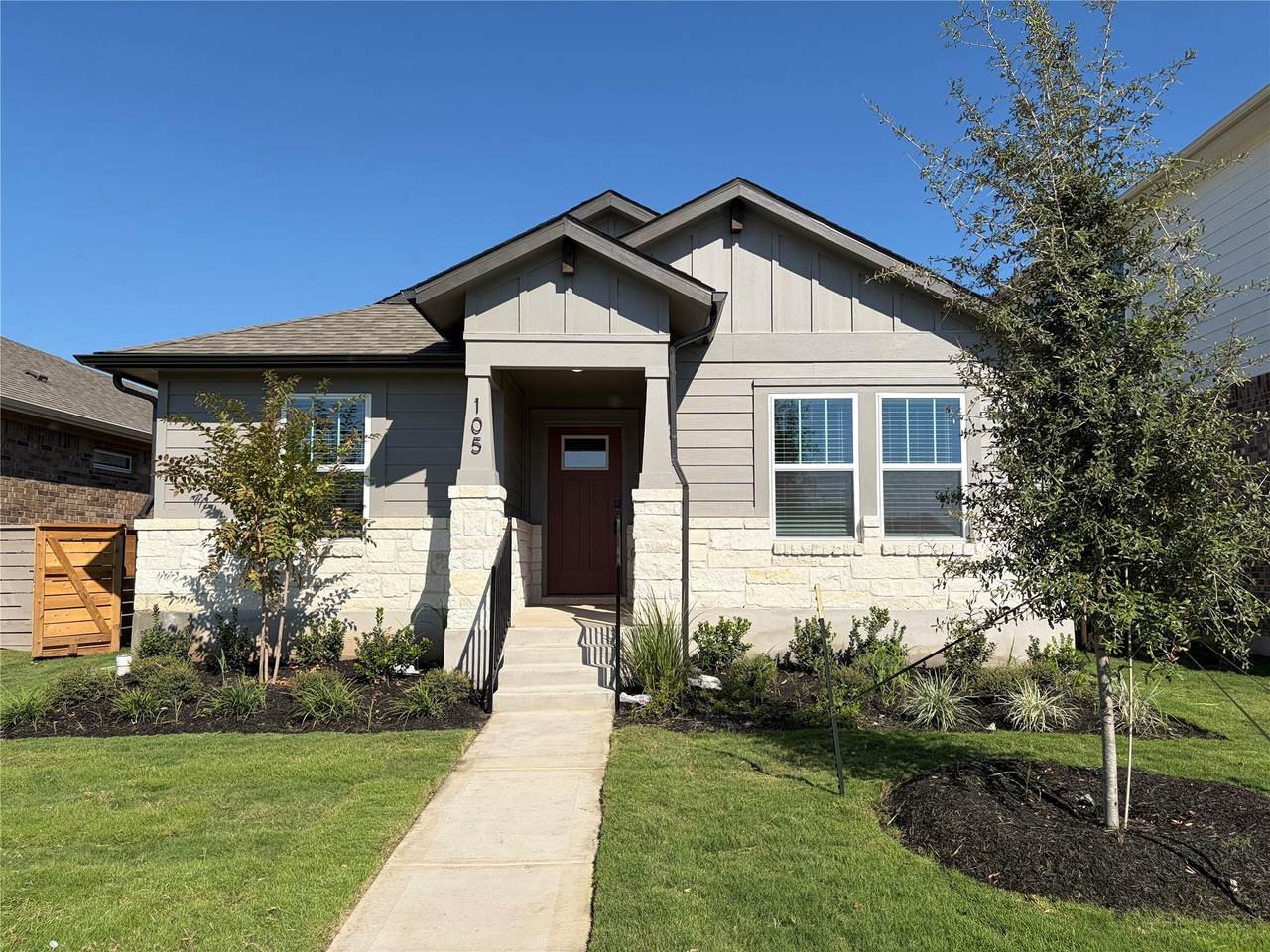 105 Rock Daisy Trl - Photo 1