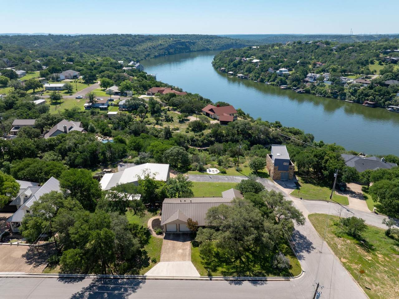 401 Crestview Dr - Photo 1