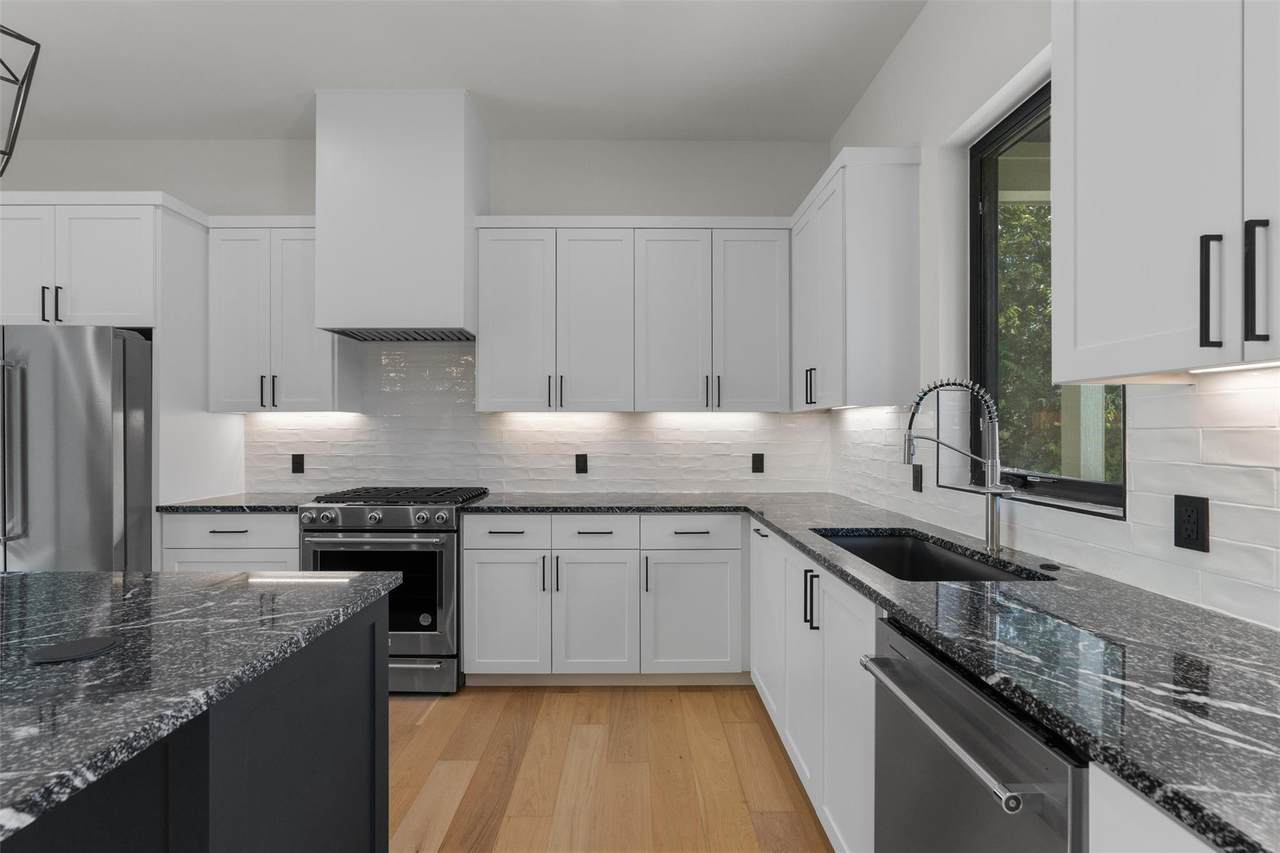 818 Stark St - Photo 1