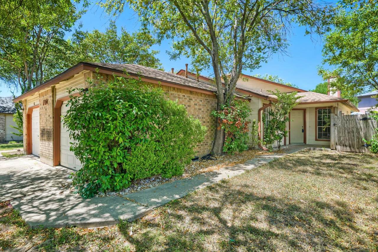 740 Simonetti Dr - Photo 1