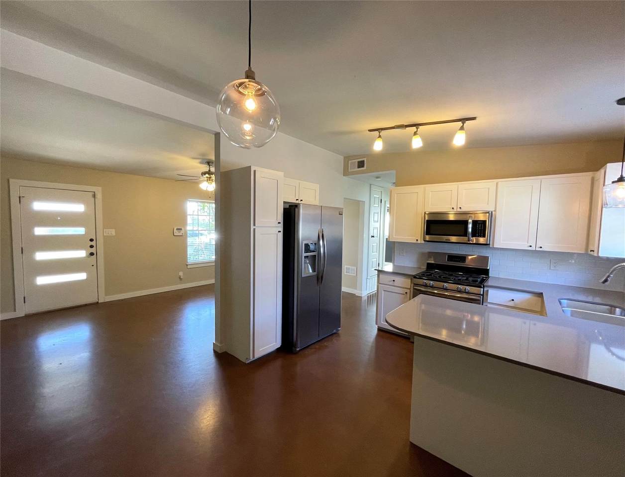 1806 Blue Crest Dr - Photo 1