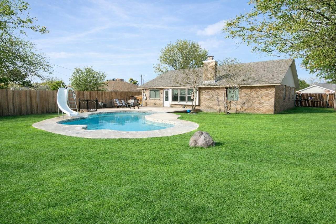 1609 Woodhill Dr - Photo 1