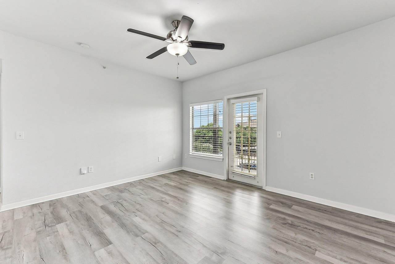 2320 Gracy Farms Ln - Photo 1