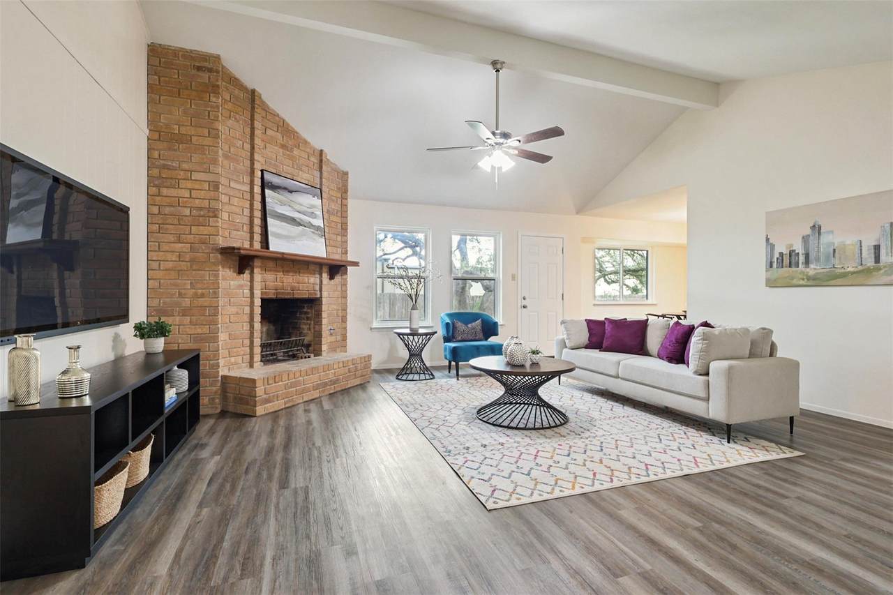 602 Woodview Dr - Photo 1
