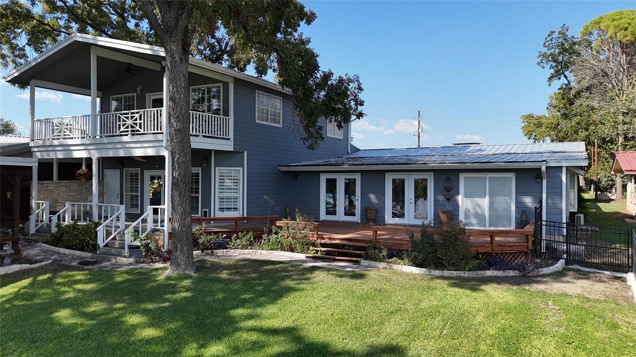 1912 Bluebonnet Ln - Photo 1