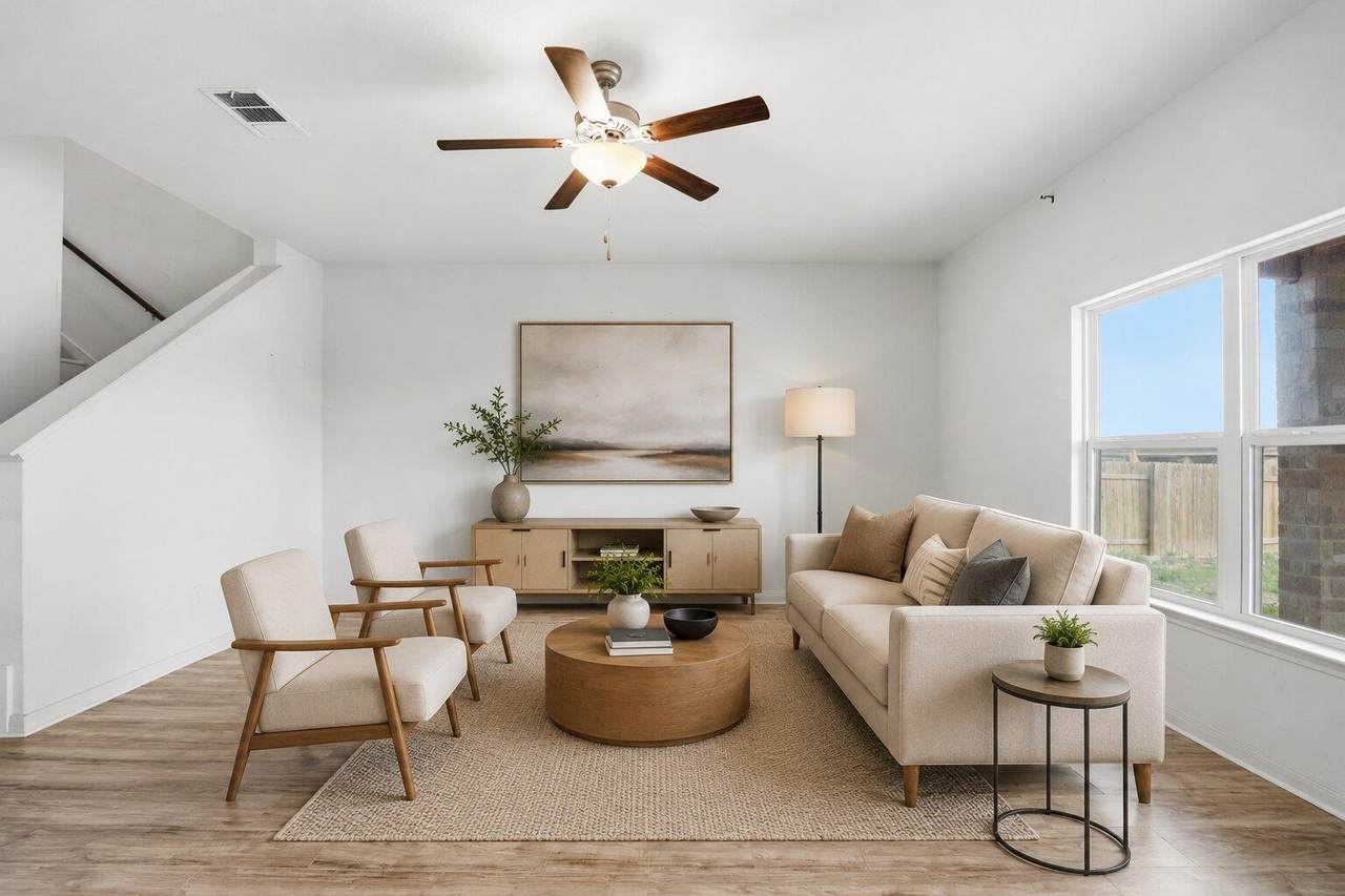 300 Hyacinth Way - Photo 1