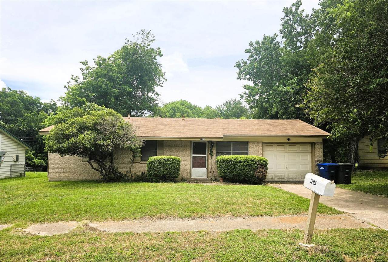 1203 Curry Ave - Photo 1