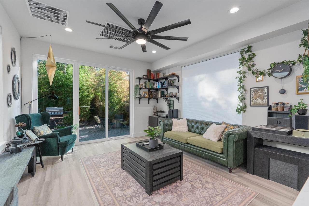 2703 3rd St - Photo 1