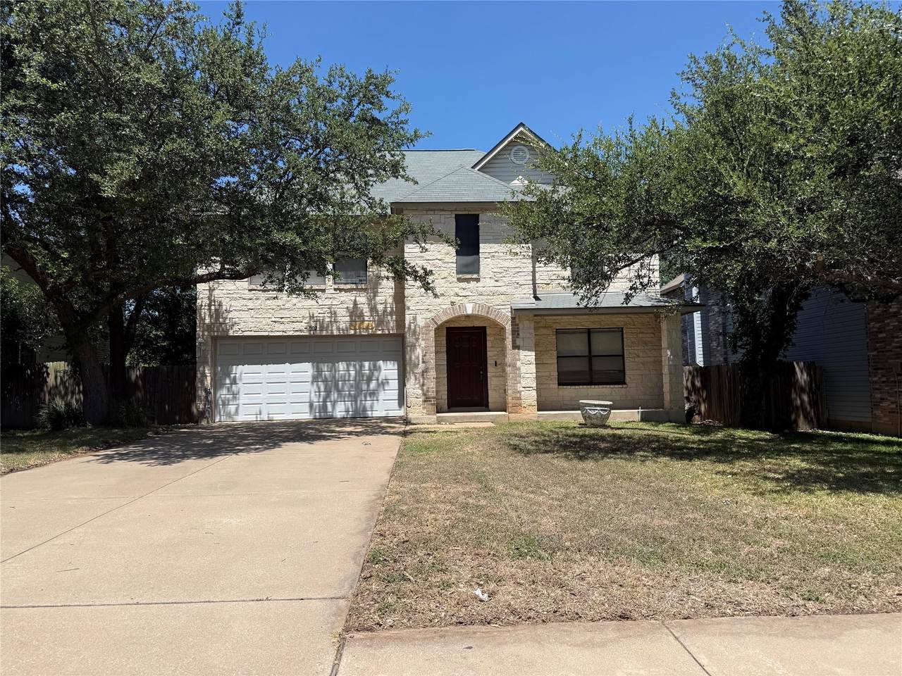 1102 Comfort St - Photo 1