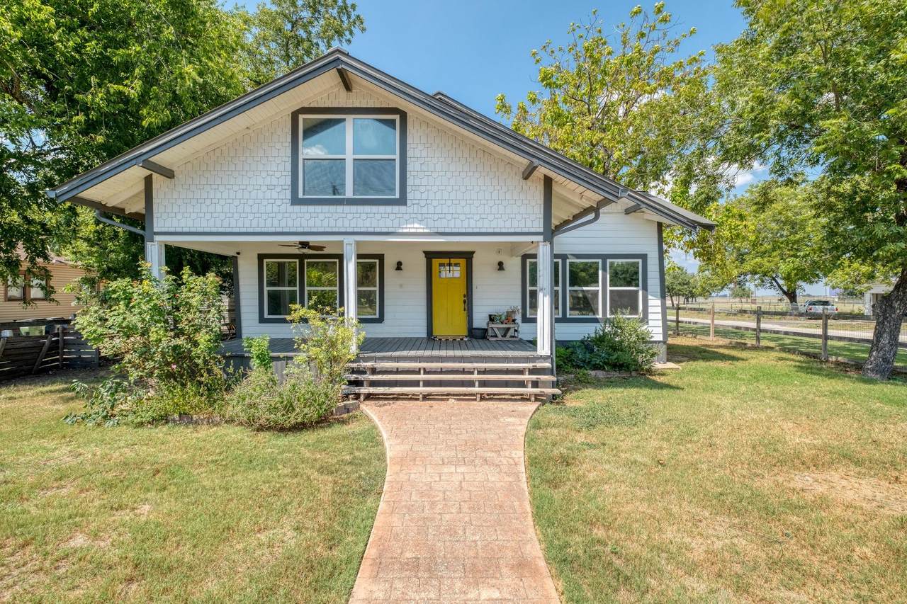 107 Brazos St - Photo 1