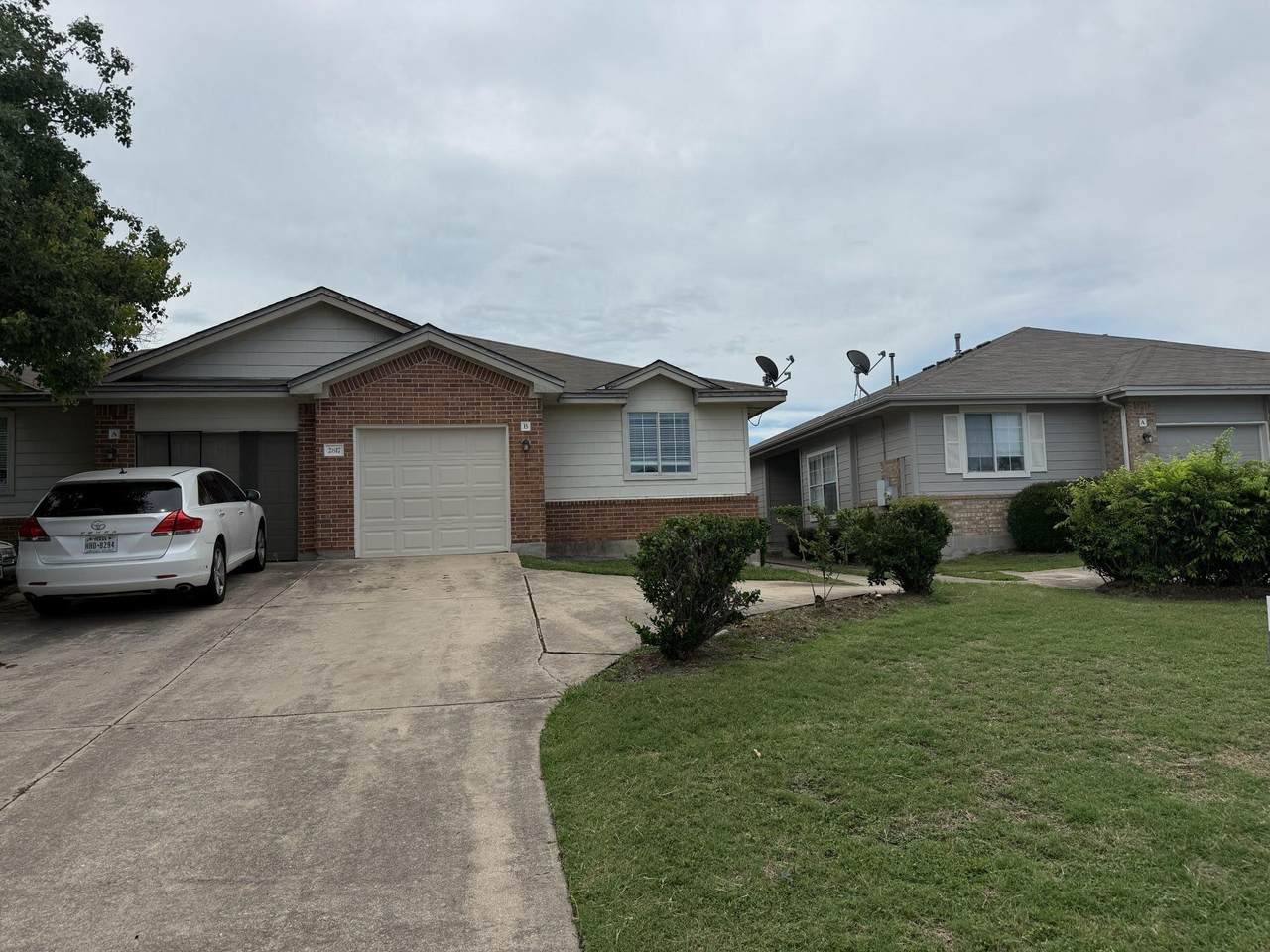 2817 Southampton Way - Photo 1