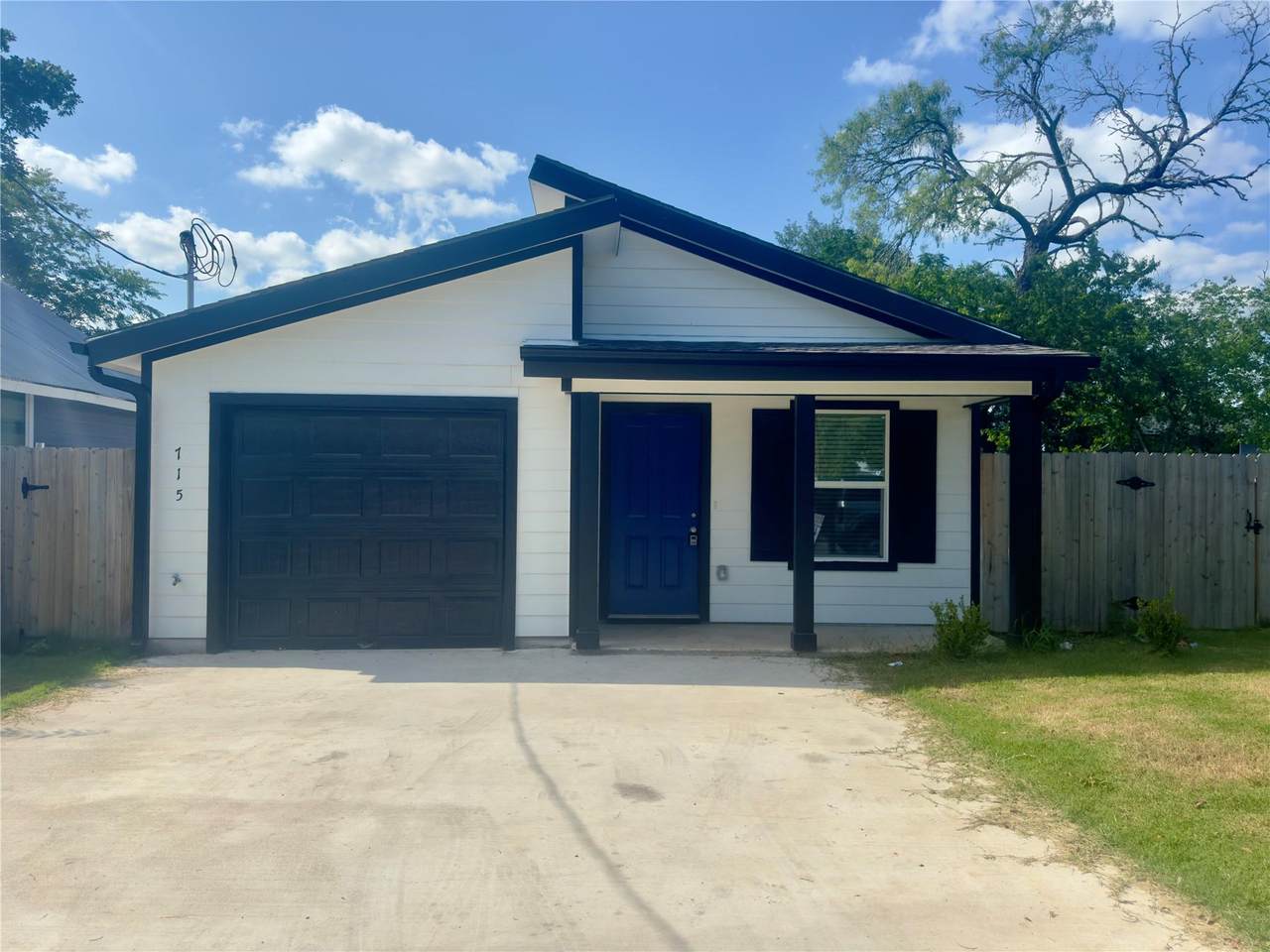 715 Live Oak St - Photo 1