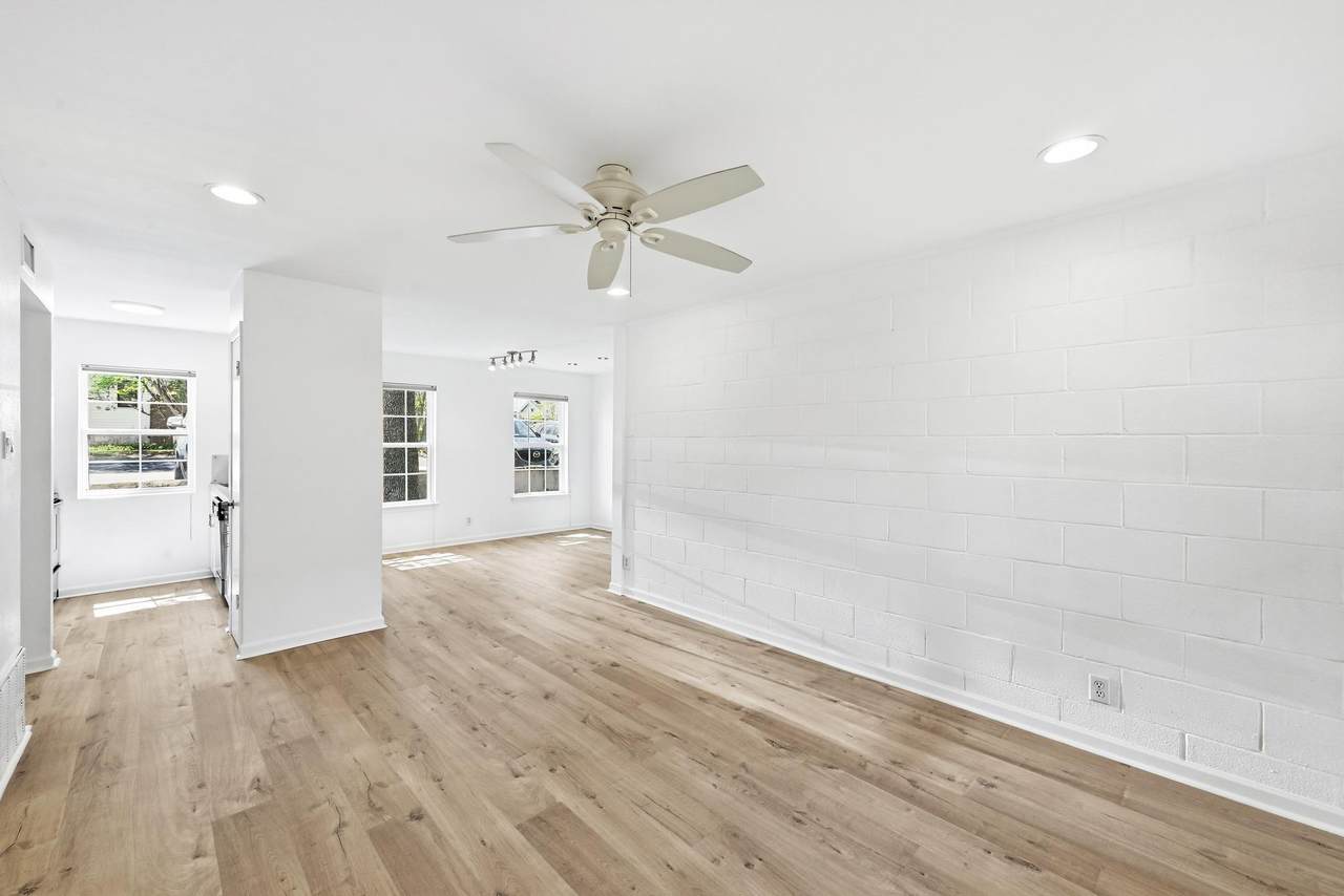 300 Crockett St - Photo 1