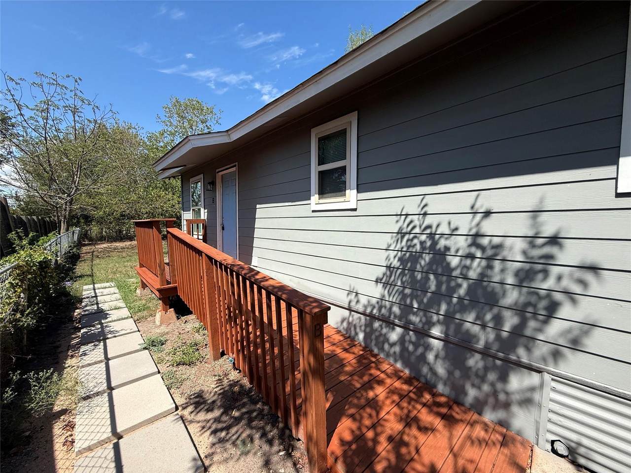 1009 Alex St - Photo 1