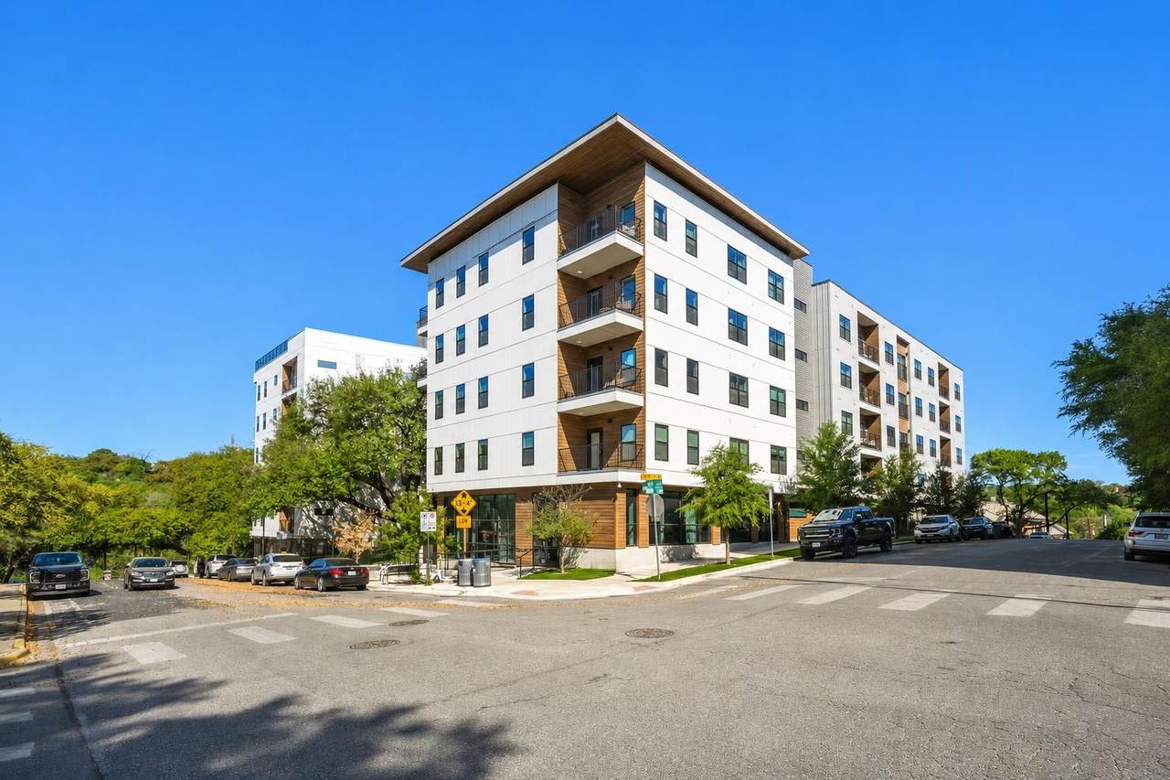 2500 Longview St - Photo 1