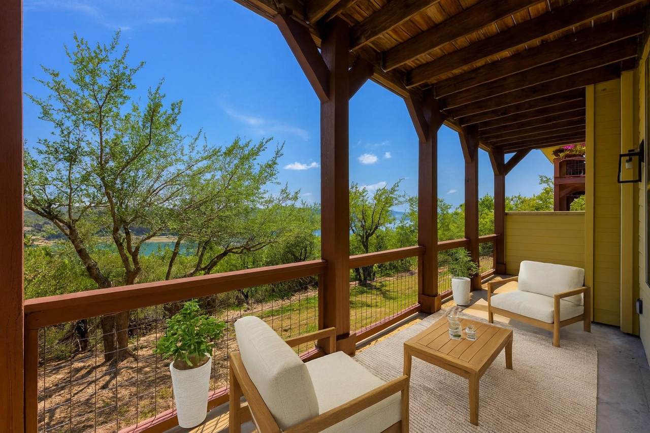 1101 Oak Hurst Rd - Photo 1