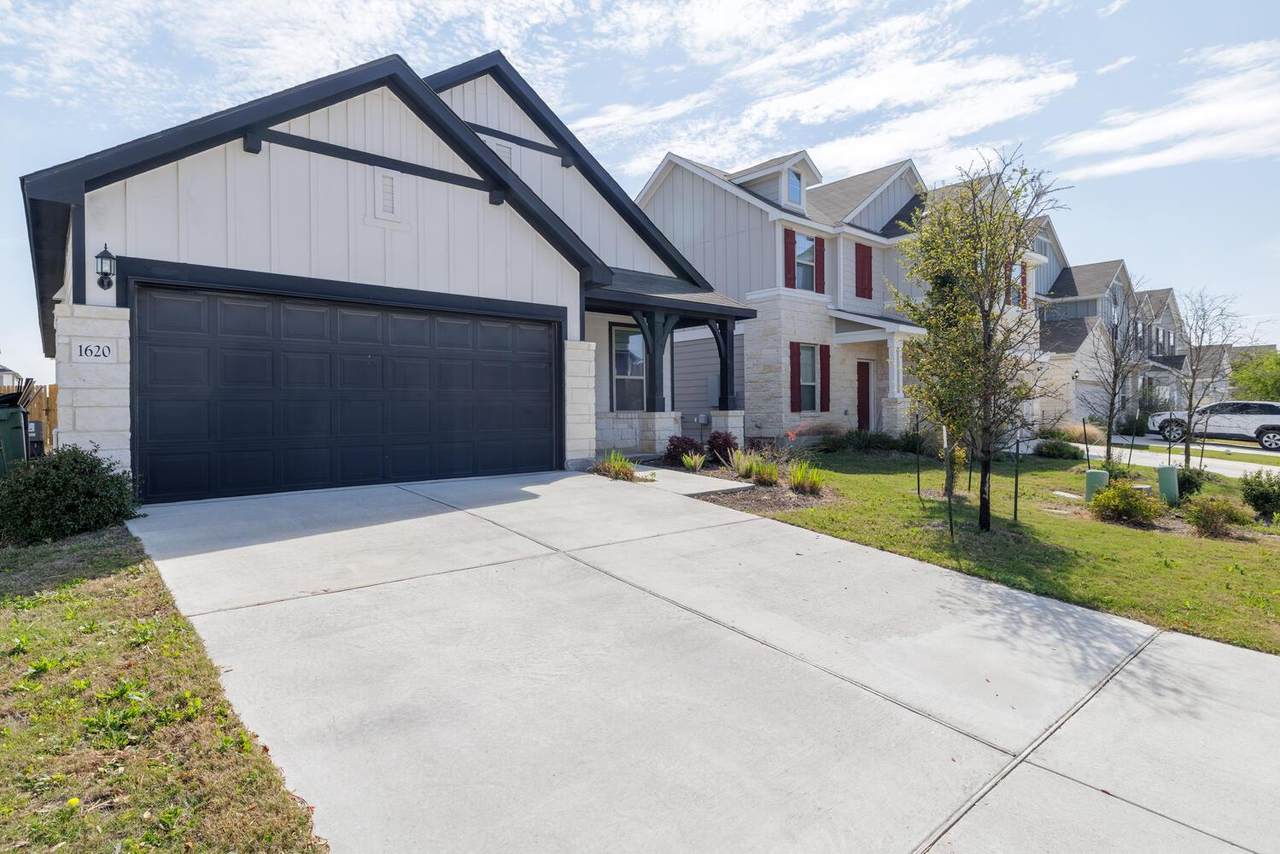 1620 Holly Lake Dr - Photo 1