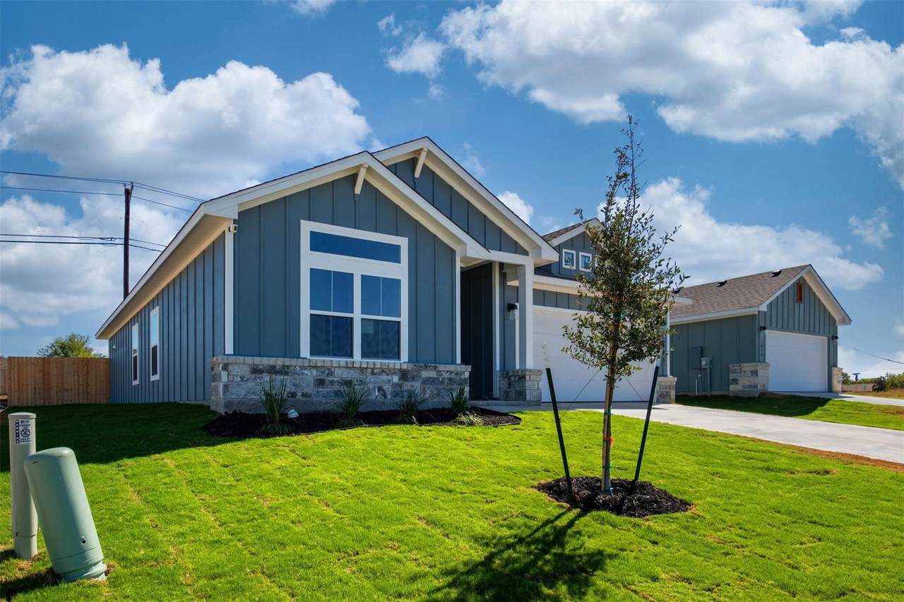 1017 Lago Azul Ln - Photo 1