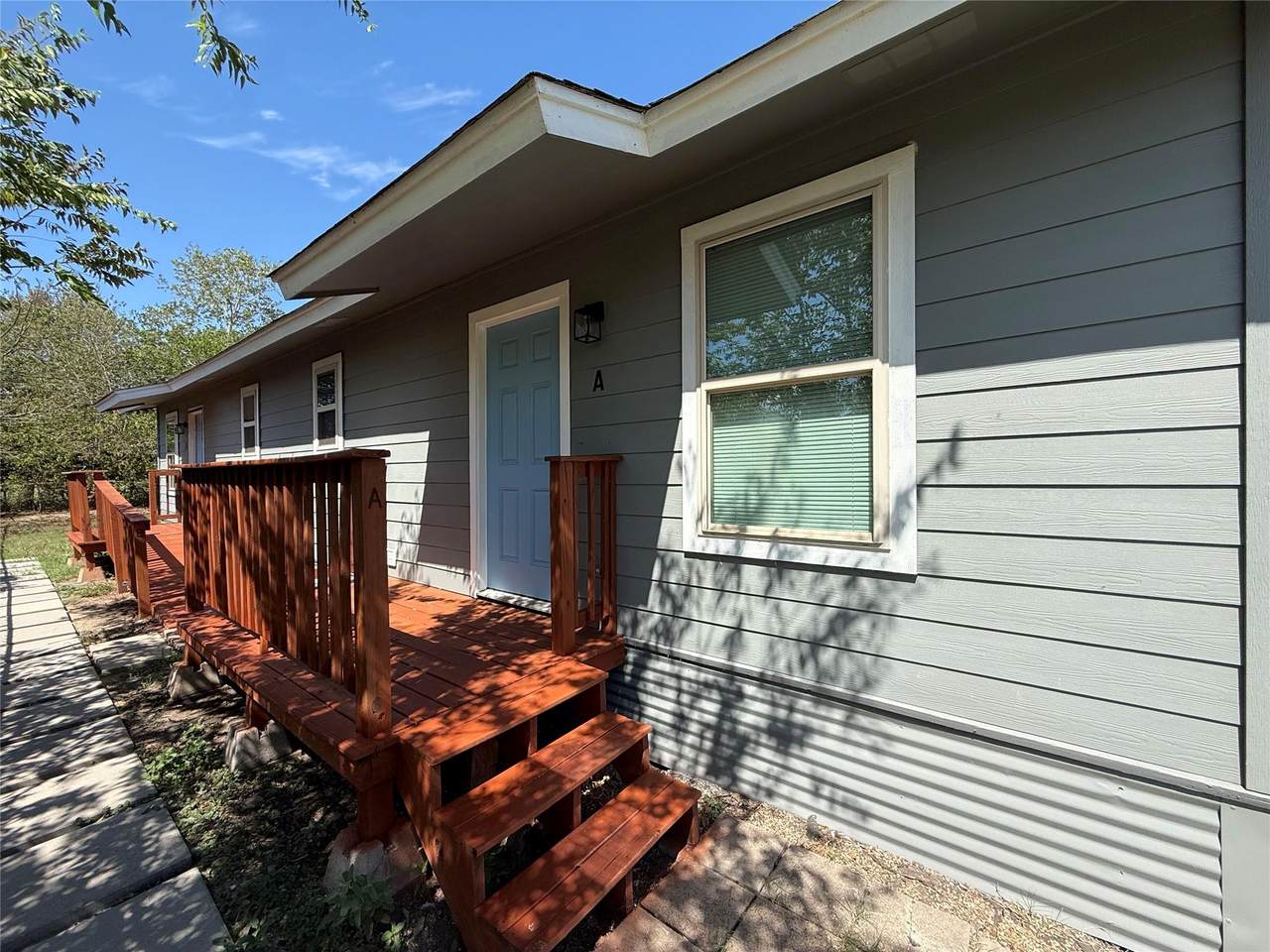 1009 Alex St - Photo 1
