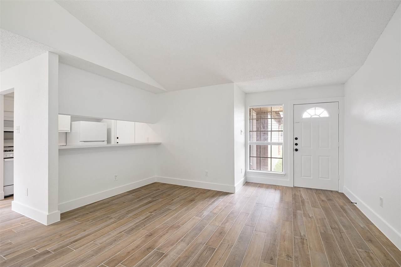 2002 Leeann Dr - Photo 1